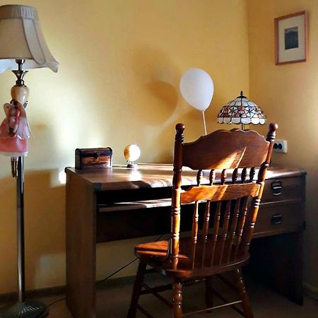 Apartment In The Historical City Center 체르니우치 외부 사진