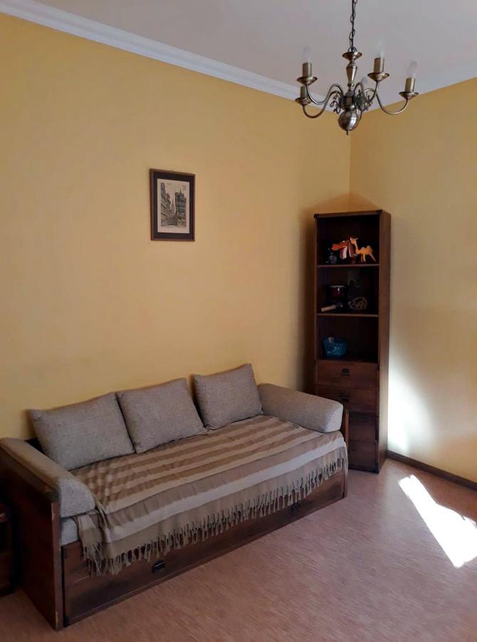 Apartment In The Historical City Center 체르니우치 외부 사진
