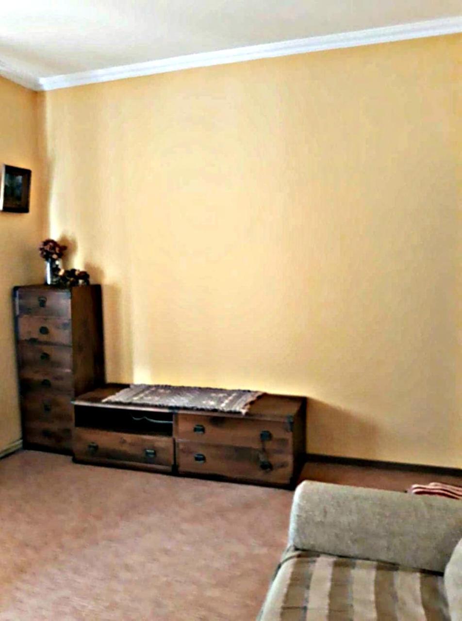 Apartment In The Historical City Center 체르니우치 외부 사진